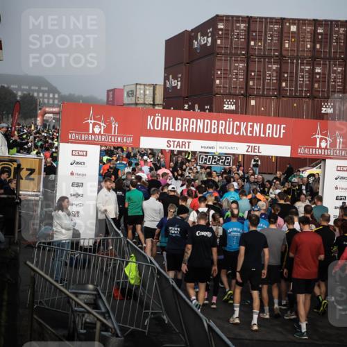 03.10.2026 - Köhlbrandbrückenlauf H.Heesch http://msf.ph/oto/10658954 03.10.2026 09:03:15 Ziel  meine-sportfotos.de