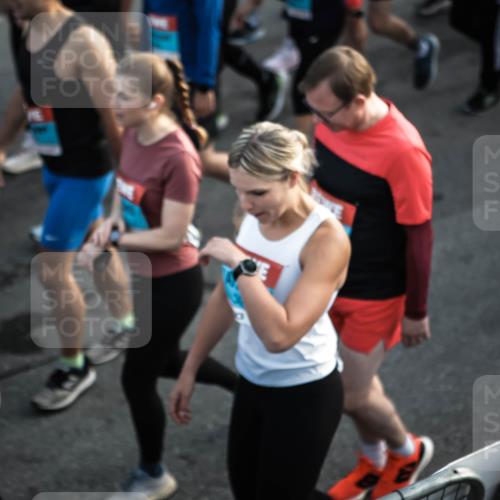 03.10.2026 - Köhlbrandbrückenlauf H.Heesch http://msf.ph/oto/10658958 03.10.2026 09:03:51 Ziel  meine-sportfotos.de