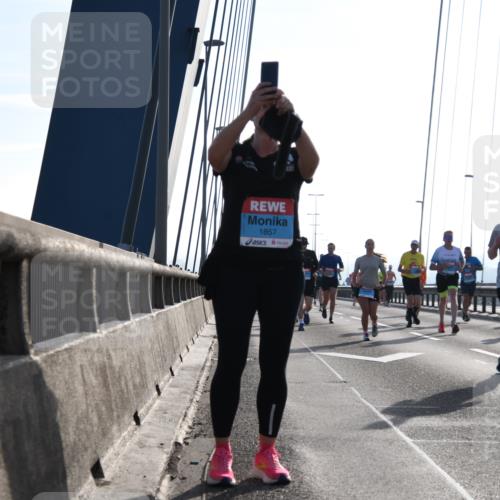 03.10.2026 - Köhlbrandbrückenlauf LenaG. http://msf.ph/oto/10658973 03.10.2026 09:32:50 Position 1 1857 meine-sportfotos.de