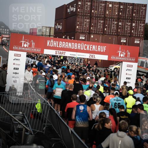 03.10.2026 - Köhlbrandbrückenlauf H.Heesch http://msf.ph/oto/10658975 03.10.2026 09:04:24 Ziel  meine-sportfotos.de