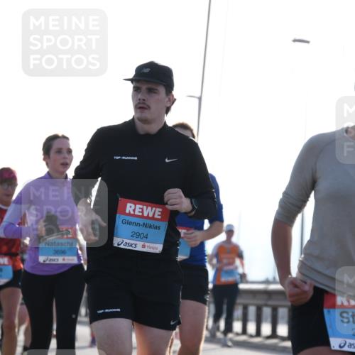 03.10.2026 - Köhlbrandbrückenlauf LenaG. http://msf.ph/oto/10658977 03.10.2026 09:32:55 Position 1 26, 3603, 3696, 2904, 11114, 2610 meine-sportfotos.de