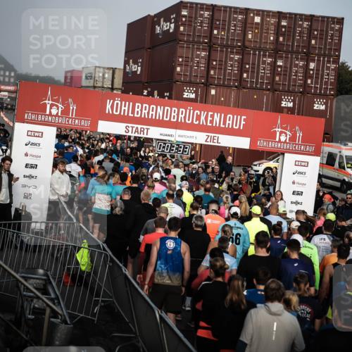 03.10.2026 - Köhlbrandbrückenlauf H.Heesch http://msf.ph/oto/10658980 03.10.2026 09:04:26 Ziel  meine-sportfotos.de
