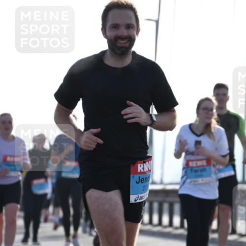 03.10.2026 - Köhlbrandbrückenlauf LenaG. http://msf.ph/oto/10658985 03.10.2026 09:33:04 Position 1 27 meine-sportfotos.de
