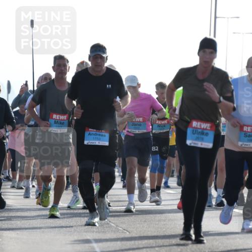 03.10.2026 - Köhlbrandbrückenlauf LenaG. http://msf.ph/oto/10658996 03.10.2026 09:33:11 Position 1 2937, 1311, 1753, 1312, 1314, 82, 2978, 1006, 3192 meine-sportfotos.de
