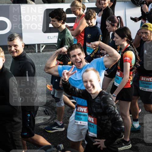 03.10.2026 - Köhlbrandbrückenlauf H.Heesch http://msf.ph/oto/10659047 03.10.2026 09:05:15 Ziel  meine-sportfotos.de