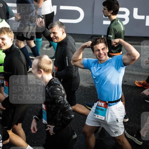 03.10.2026 - Köhlbrandbrückenlauf H.Heesch http://msf.ph/oto/10659051 03.10.2026 09:05:16 Ziel  meine-sportfotos.de