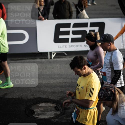 03.10.2026 - Köhlbrandbrückenlauf H.Heesch http://msf.ph/oto/10659061 03.10.2026 09:05:20 Ziel  meine-sportfotos.de