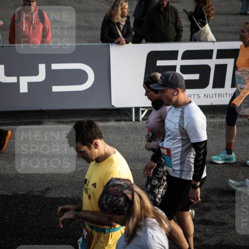 03.10.2026 - Köhlbrandbrückenlauf H.Heesch http://msf.ph/oto/10659062 03.10.2026 09:05:21 Ziel  meine-sportfotos.de