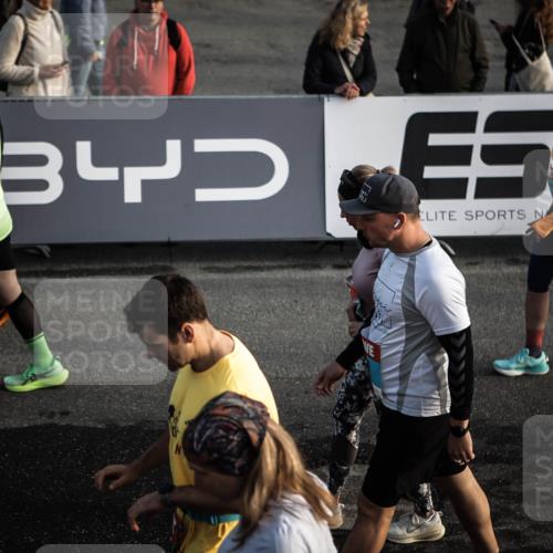 03.10.2026 - Köhlbrandbrückenlauf H.Heesch http://msf.ph/oto/10659064 03.10.2026 09:05:21 Ziel  meine-sportfotos.de