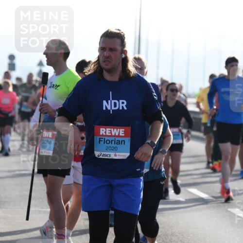 03.10.2026 - Köhlbrandbrückenlauf LenaG. http://msf.ph/oto/10659068 03.10.2026 09:33:52 Position 1 2571, 2152, 2020 meine-sportfotos.de