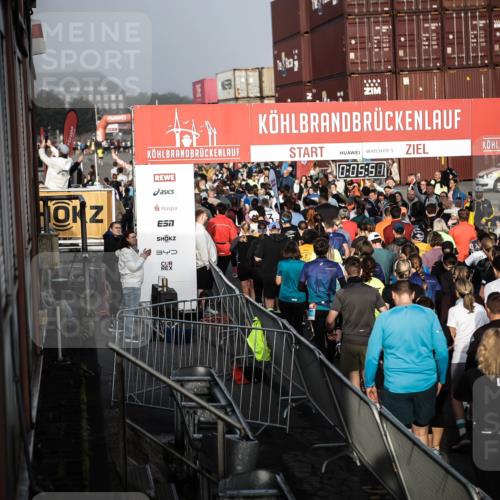 03.10.2026 - Köhlbrandbrückenlauf H.Heesch http://msf.ph/oto/10659087 03.10.2026 09:06:43 Ziel  meine-sportfotos.de