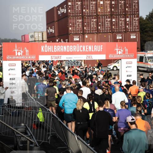 03.10.2026 - Köhlbrandbrückenlauf H.Heesch http://msf.ph/oto/10659092 03.10.2026 09:06:46 Ziel  meine-sportfotos.de