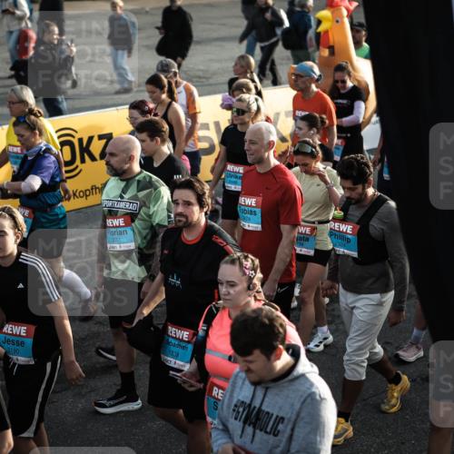 03.10.2026 - Köhlbrandbrückenlauf H.Heesch http://msf.ph/oto/10659101 03.10.2026 09:07:06 Ziel  meine-sportfotos.de