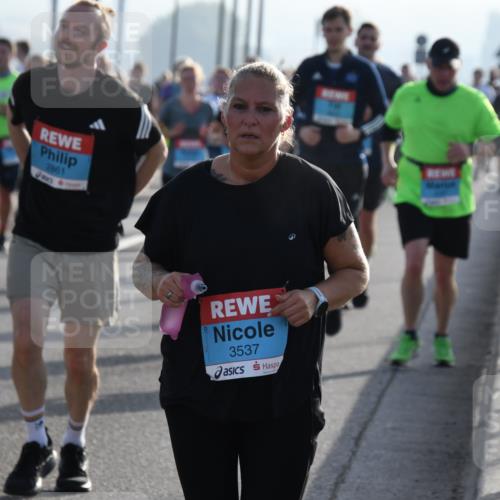03.10.2026 - Köhlbrandbrückenlauf LenaG. http://msf.ph/oto/10659154 03.10.2026 09:35:50 Position 1 2861, 3537 meine-sportfotos.de