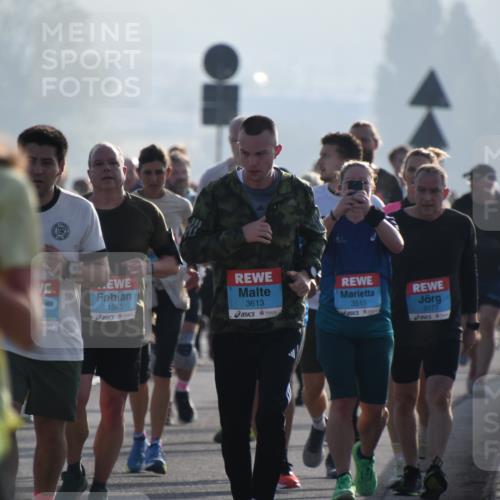 03.10.2026 - Köhlbrandbrückenlauf LenaG. http://msf.ph/oto/10659156 03.10.2026 09:35:55 Position 1 1565, 3613, 3515, 3177 meine-sportfotos.de
