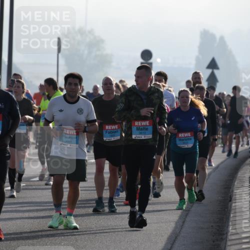 03.10.2026 - Köhlbrandbrückenlauf LenaG. http://msf.ph/oto/10659157 03.10.2026 09:35:58 Position 1 1661, 3001, 3613, 1565, 3515 meine-sportfotos.de