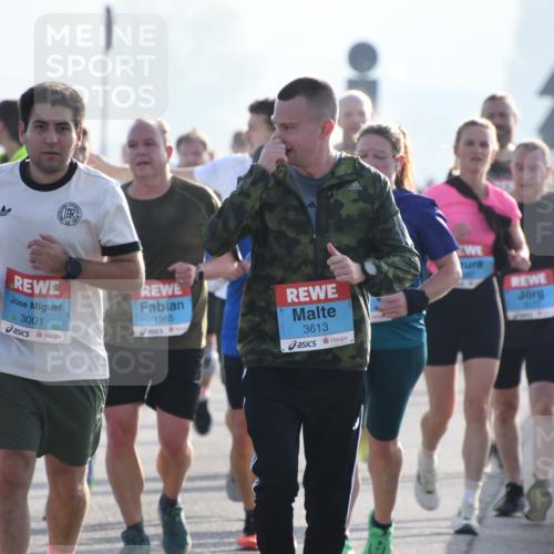 03.10.2026 - Köhlbrandbrückenlauf LenaG. http://msf.ph/oto/10659158 03.10.2026 09:36:01 Position 1 3608, 1999, 3001, 1565, 3613 meine-sportfotos.de