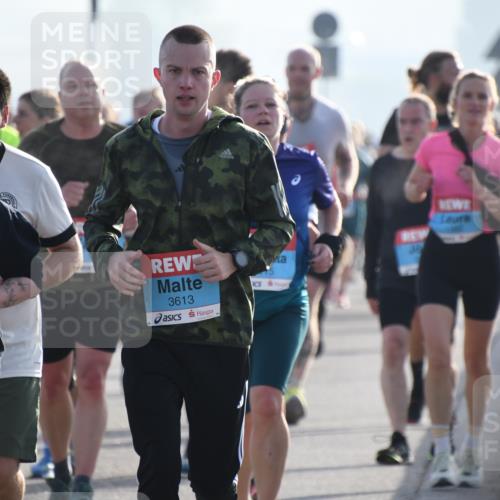 03.10.2026 - Köhlbrandbrückenlauf LenaG. http://msf.ph/oto/10659159 03.10.2026 09:36:03 Position 1 3608, 3613, 1999, 30 meine-sportfotos.de