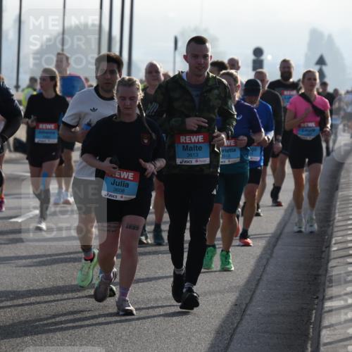 03.10.2026 - Köhlbrandbrückenlauf LenaG. http://msf.ph/oto/10659160 03.10.2026 09:36:05 Position 1 1661, 3608, 3613, 1999, 3515 meine-sportfotos.de