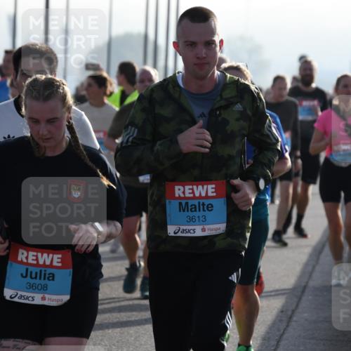 03.10.2026 - Köhlbrandbrückenlauf LenaG. http://msf.ph/oto/10659162 03.10.2026 09:36:08 Position 1 3608, 8313, 3613 meine-sportfotos.de