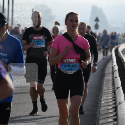 03.10.2026 - Köhlbrandbrückenlauf LenaG. http://msf.ph/oto/10659165 03.10.2026 09:36:12 Position 1 10, 3297, 1562 meine-sportfotos.de