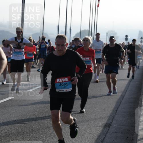 03.10.2026 - Köhlbrandbrückenlauf LenaG. http://msf.ph/oto/10659169 03.10.2026 09:36:20 Position 1 7, 3177 meine-sportfotos.de