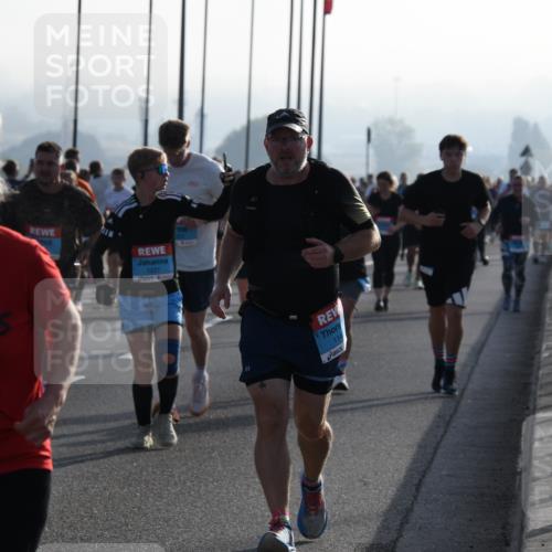 03.10.2026 - Köhlbrandbrückenlauf LenaG. http://msf.ph/oto/10659171 03.10.2026 09:36:24 Position 1 2984, 1221, 114 meine-sportfotos.de