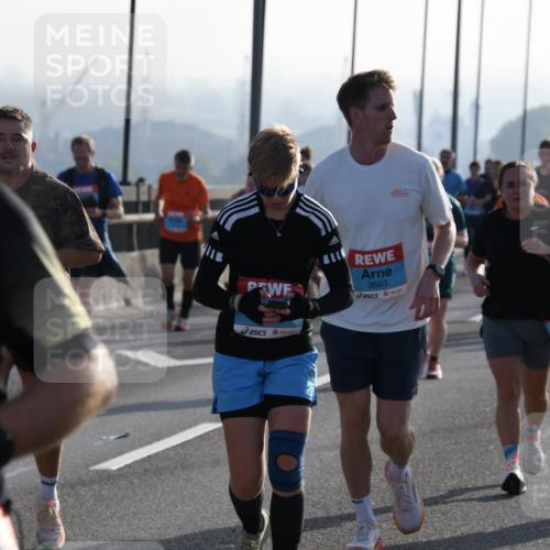 03.10.2026 - Köhlbrandbrückenlauf LenaG. http://msf.ph/oto/10659172 03.10.2026 09:36:27 Position 1 3663 meine-sportfotos.de