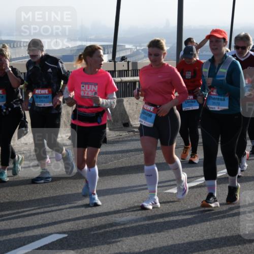 03.10.2026 - Köhlbrandbrückenlauf LenaG. http://msf.ph/oto/10659185 03.10.2026 09:36:51 Position 1 1752, 1751, 3593, 1742, 3570, 3203 meine-sportfotos.de