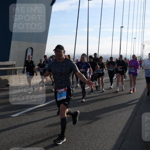 03.10.2026 - Köhlbrandbrückenlauf LenaG. http://msf.ph/oto/10659198 03.10.2026 09:37:33 Position 1  meine-sportfotos.de
