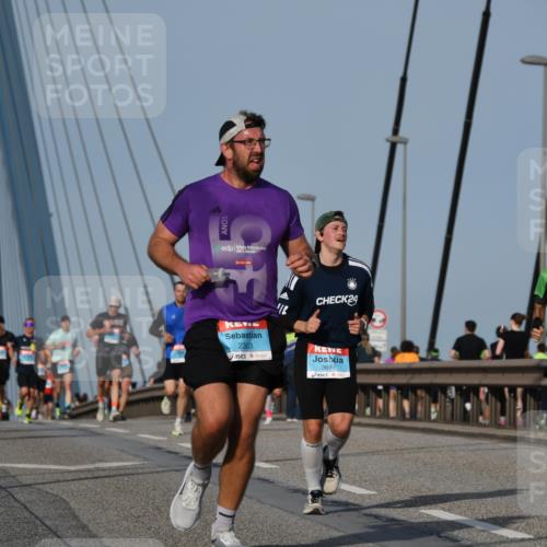 03.10.2026 - Köhlbrandbrückenlauf LenaG. http://msf.ph/oto/10659802 03.10.2026 09:38:13 Position 2 24, 2303, 3699 meine-sportfotos.de