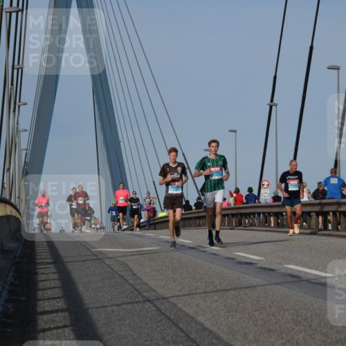 03.10.2026 - Köhlbrandbrückenlauf LenaG. http://msf.ph/oto/10659916 03.10.2026 09:38:53 Position 2 300, 1, 2137 meine-sportfotos.de