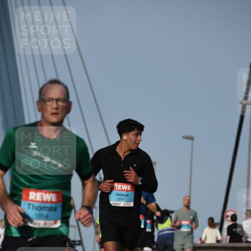 03.10.2026 - Köhlbrandbrückenlauf LenaG. http://msf.ph/oto/10660100 03.10.2026 09:39:57 Position 2 1054, 3747 meine-sportfotos.de