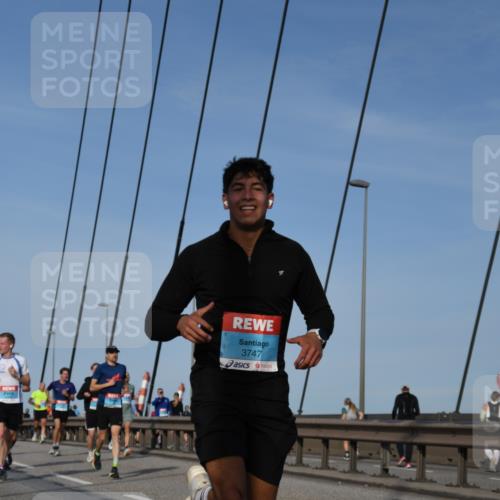 03.10.2026 - Köhlbrandbrückenlauf LenaG. http://msf.ph/oto/10660122 03.10.2026 09:40:02 Position 2 3747 meine-sportfotos.de
