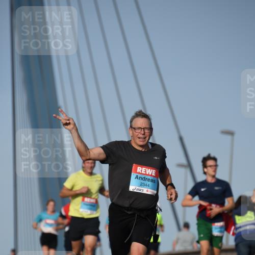 03.10.2026 - Köhlbrandbrückenlauf LenaG. http://msf.ph/oto/10660222 03.10.2026 09:40:33 Position 2 2344 meine-sportfotos.de