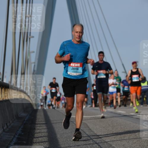 03.10.2026 - Köhlbrandbrückenlauf LenaG. http://msf.ph/oto/10660402 03.10.2026 09:41:15 Position 2 2333 meine-sportfotos.de