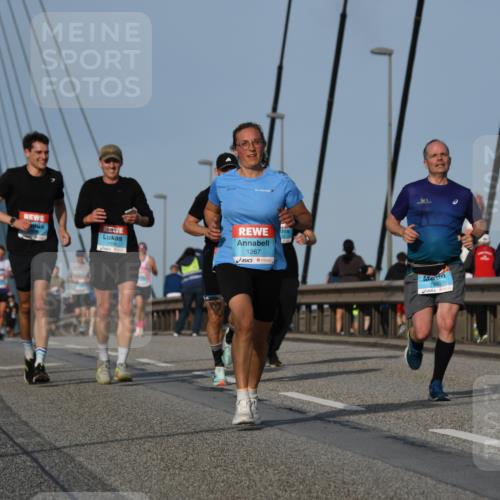 03.10.2026 - Köhlbrandbrückenlauf LenaG. http://msf.ph/oto/10660460 03.10.2026 09:41:25 Position 2 1608, 1267, 1800 meine-sportfotos.de