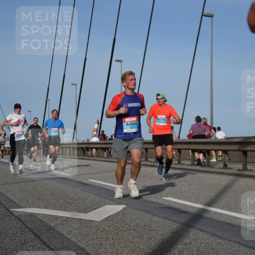 03.10.2026 - Köhlbrandbrückenlauf LenaG. http://msf.ph/oto/10660568 03.10.2026 09:41:46 Position 2 1833 meine-sportfotos.de