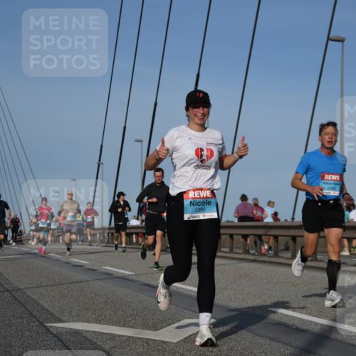 03.10.2026 - Köhlbrandbrückenlauf LenaG. http://msf.ph/oto/10660588 03.10.2026 09:41:50 Position 2 0, 2382, 2386 meine-sportfotos.de