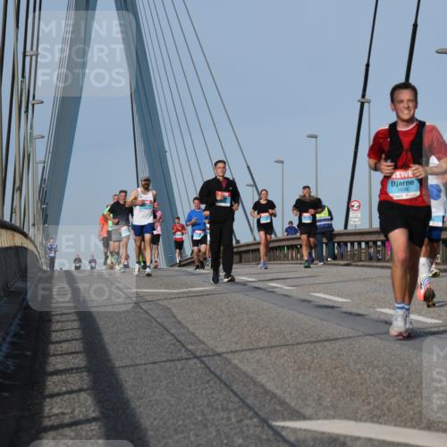03.10.2026 - Köhlbrandbrückenlauf LenaG. http://msf.ph/oto/10660772 03.10.2026 09:42:36 Position 2 1639, 1638 meine-sportfotos.de