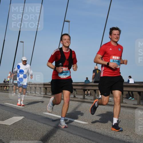 03.10.2026 - Köhlbrandbrückenlauf LenaG. http://msf.ph/oto/10660792 03.10.2026 09:42:39 Position 2 108, 1638 meine-sportfotos.de
