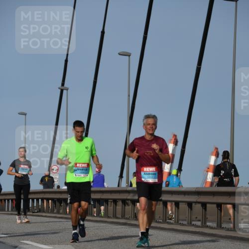 03.10.2026 - Köhlbrandbrückenlauf LenaG. http://msf.ph/oto/10660864 03.10.2026 09:43:09 Position 2 2212 meine-sportfotos.de