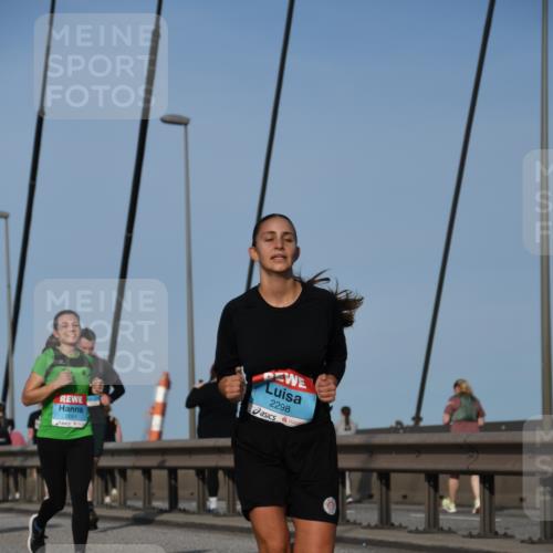 03.10.2026 - Köhlbrandbrückenlauf LenaG. http://msf.ph/oto/10660900 03.10.2026 09:43:19 Position 2 2298 meine-sportfotos.de