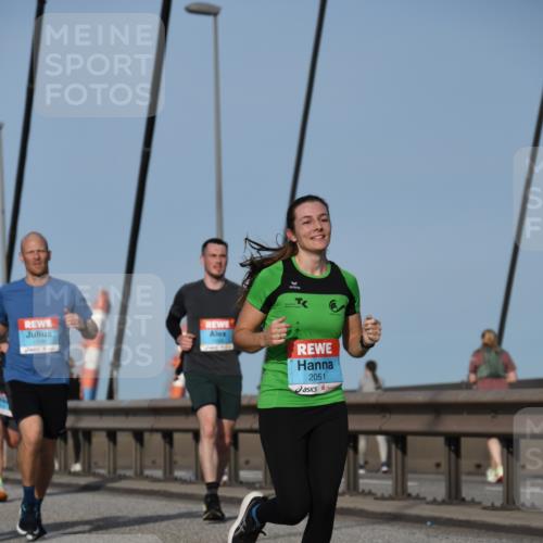 03.10.2026 - Köhlbrandbrückenlauf LenaG. http://msf.ph/oto/10660909 03.10.2026 09:43:20 Position 2 1100, 2051 meine-sportfotos.de