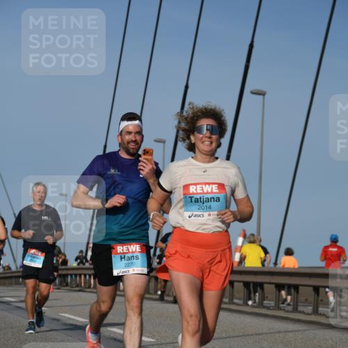 03.10.2026 - Köhlbrandbrückenlauf LenaG. http://msf.ph/oto/10660984 03.10.2026 09:43:32 Position 2 1648, 2270, 2014 meine-sportfotos.de