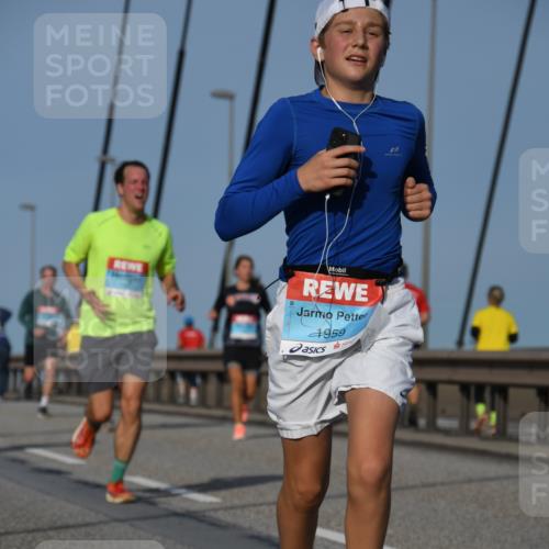 03.10.2026 - Köhlbrandbrückenlauf LenaG. http://msf.ph/oto/10661053 03.10.2026 09:43:46 Position 2 1959 meine-sportfotos.de