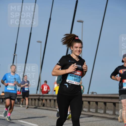 03.10.2026 - Köhlbrandbrückenlauf LenaG. http://msf.ph/oto/10661073 03.10.2026 09:43:51 Position 2 1420 meine-sportfotos.de