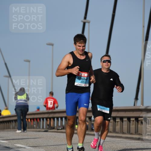 03.10.2026 - Köhlbrandbrückenlauf LenaG. http://msf.ph/oto/10661096 03.10.2026 09:44:04 Position 2 10, 2265, 1280 meine-sportfotos.de