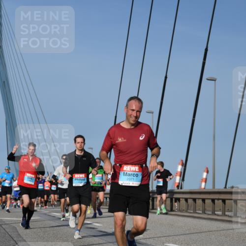 03.10.2026 - Köhlbrandbrückenlauf LenaG. http://msf.ph/oto/10661252 03.10.2026 09:44:37 Position 2 2071 meine-sportfotos.de