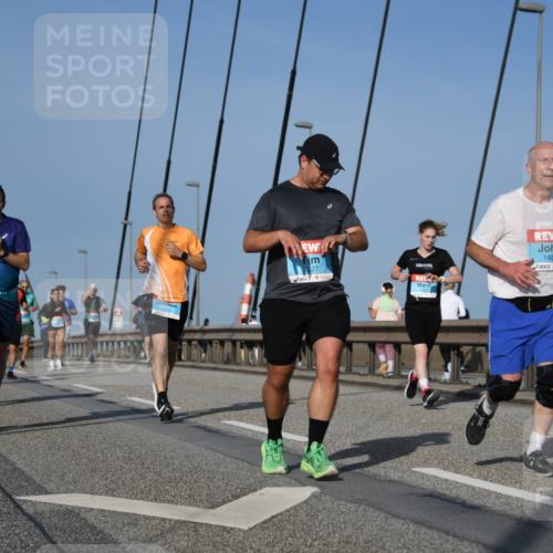 03.10.2026 - Köhlbrandbrückenlauf LenaG. http://msf.ph/oto/10661307 03.10.2026 09:44:52 Position 2 1454 meine-sportfotos.de
